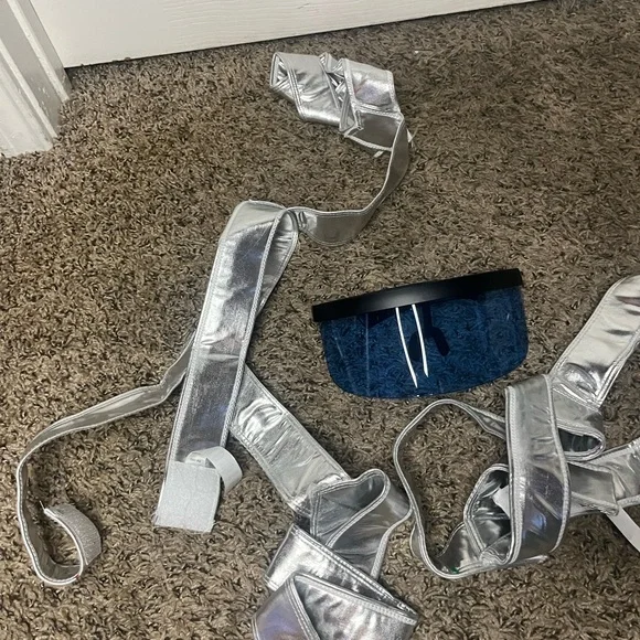 Forplay White and Silver Futuristic Women's costume - Picture 6 of 14